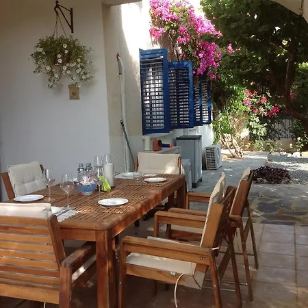 Kings Apartment With Private Garden Paphos Exterior photo